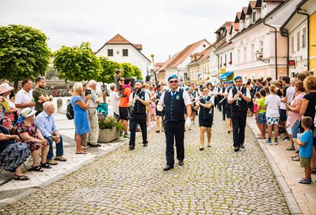 Povorka ob dnevih narodnih noš in oblačilne dedščine (67)